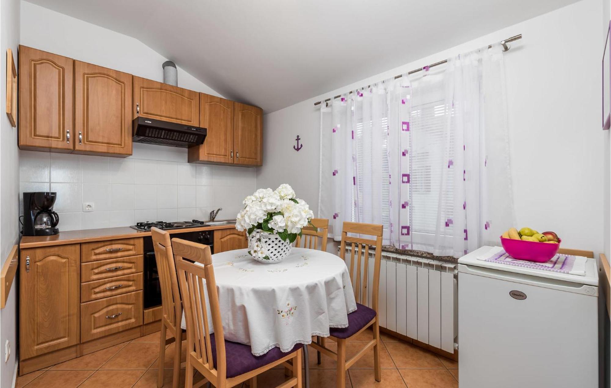 2 Bedroom Beautiful Apartment In Rukavac Rukavac  Esterno foto
